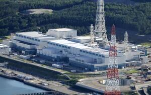 新潟県の東京電力柏崎刈羽原発。左から5号機、6号機、7号機=2024年9月