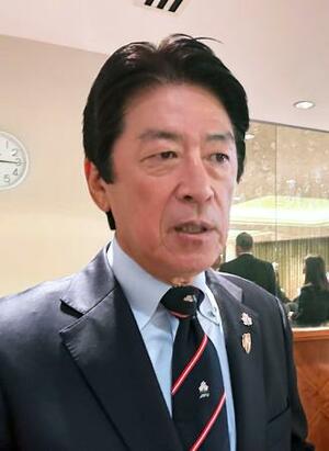 ロンドンで取材に応じる日本ラグビー協会の土田雅人会長=25日(共同)