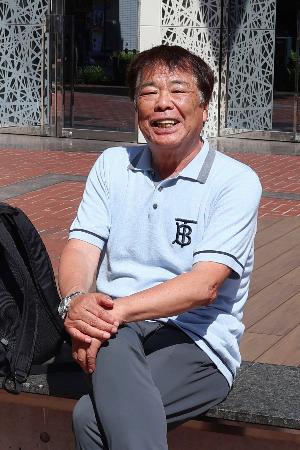 長嶋茂雄さんとの思い出を語る小俣進さん=6月、横浜市