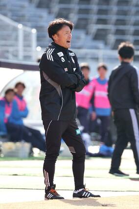 新潟Ｕ－１８の田中達也監督＝広島市