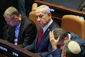 イスラエルの国会に出席したネタニヤフ首相(左から2人目)=7月23日、エルサレム(ロイター=共同)