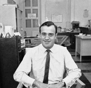 米国のジャーナリスト、ピーター・アーネットさん=1963年、マレーシア・クアラルンプール(AP=共同)