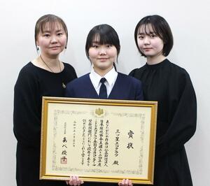三ツ星エコクラブの右から星真緒さん、万潤さん、麻衣さん=魚沼市大沢
