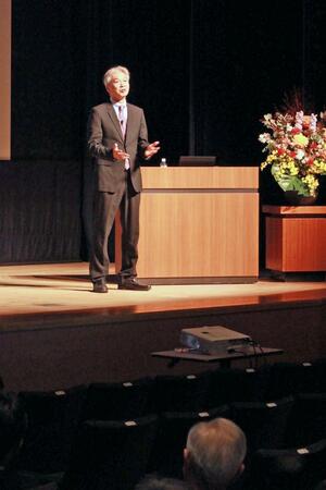 組織の安全文化づくりについて講演する宮地秀明さん=柏崎市駅前2