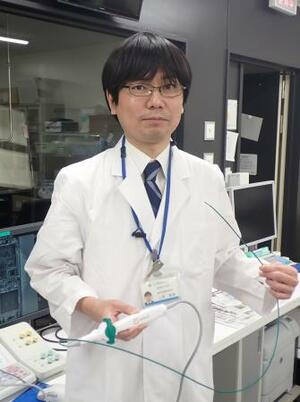 カテーテルアブレーション治療について解説する国立長寿医療研究センターの上原敬尋医長=愛知県大府市