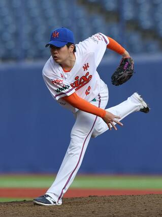 9回3番手で登板した上村知輝=4月4日、エコスタ