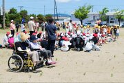 保育園児から高齢者まで…地震と津波想定、世代超え避難手順確認　燕市粟生津地域で合同訓練