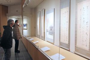 良寛の魅力を感じることができる「やさしい良寛展」=長岡市島崎