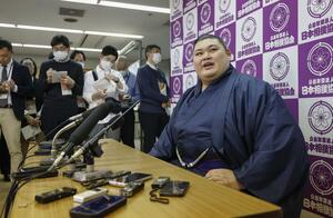 大相撲春場所千秋楽から一夜明け、記者会見する大の里=3月24日、エディオンアリーナ大阪