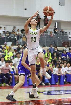 帝京長岡－中部大第一　第２クオーター、帝京長岡の岸本奏聖が決めて３９－２３＝東京都北区