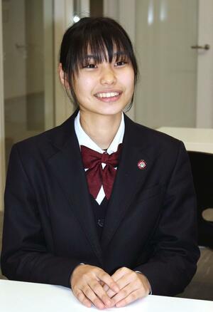 「大切な命を守る」作文コンクールで警察庁長官賞を受けた米山明日花さん=魚沼市役所