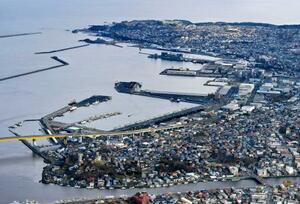 地震で強い揺れを観測した青森県八戸市の沿岸部=9日(共同通信社機から)