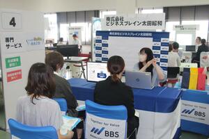 就職氷河期世代らを対象に開かれた企業説明会=9月2日、新潟市中央区上所2