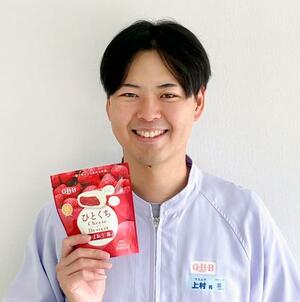 「チーズは料理に華やかさやおいしさを加え、単体でもおやつ・おつまみとして楽しめます。食卓に彩りを与える素晴らしい食材です」と話す六甲バターの上村亮太さん=神戸市