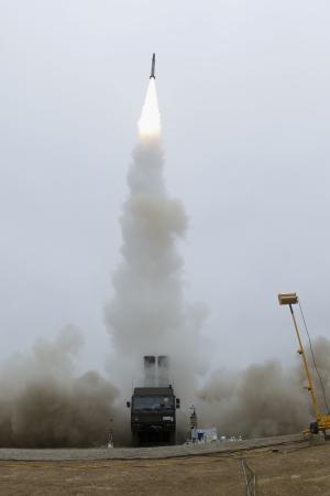 　「島しょ防衛用高速滑空弾」の発射試験＝２０２５年６月、米国（防衛装備庁提供）