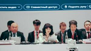 　日本、中国、韓国と東南アジア諸国連合の財務相・中央銀行総裁会議で発言する片山財務相（前列中央）＝３日、ウズベキスタン・サマルカンド（共同）