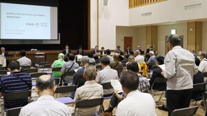 村上市と胎内市沖で計画される洋上風力発電事業の市民説明会=6月23日、村上市羽ケ榎