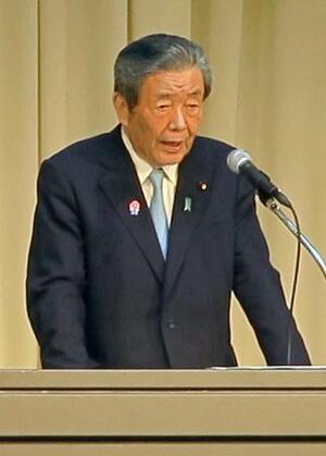 自民党会合であいさつする森山幹事長=14日午後、鹿児島市