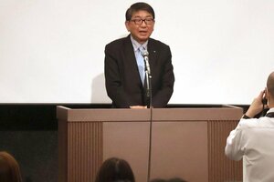 高田法人会の通常総会で挨拶する本山秀樹新会長=上越市西城町