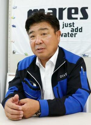 取材に応じる中村徹也さん=6月、北海道函館市