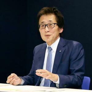 　インタビューに答えるアイシンの吉田守孝社長