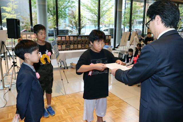県教育委員会教育長賞　高学年の表彰＝新潟市中央区