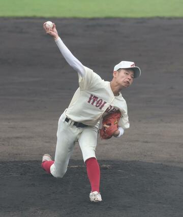 糸魚川－新発田中央　完投した糸魚川の山岸宥稀＝柏崎市佐藤池野球場