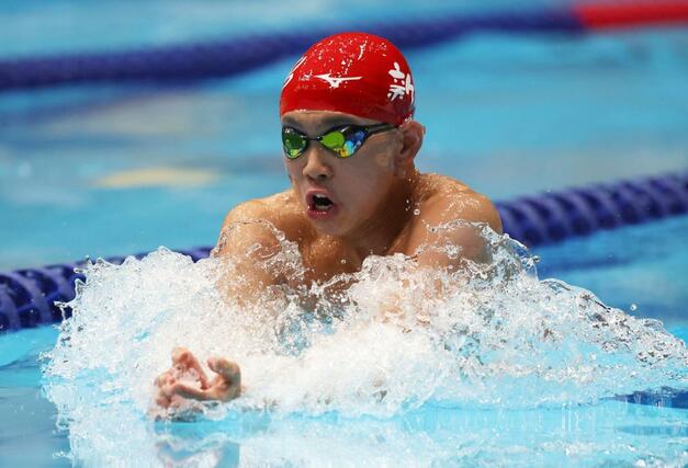 少年男子Ｂ１００メートル平泳ぎ決勝　７位入賞した今泉悠成（長岡大手高）＝９月１６日、佐賀市日の出２、ＳＡＧＡアクア