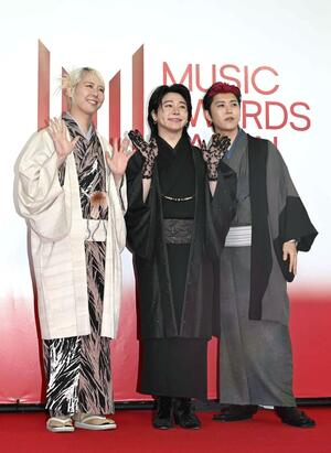国際音楽賞「MUSIC AWARDS JAPAN」のレッドカーペットに登場した「Mrs. GREEN APPLE」=13日午後、東京都江東区