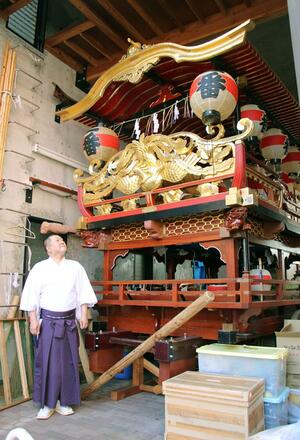25日に解体調査される予定の上町町内会の台輪=新発田市中央町3