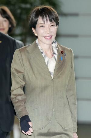 首相官邸に入る高市首相=24日午前