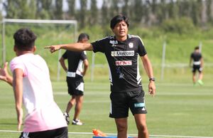 退任する小倉裕介ヘッドコーチ(当時はアシスタントコーチ)=2022年