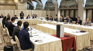 県観光立県推進行動計画の最終案について議論した検討委員会=3月19日、新潟市中央区
