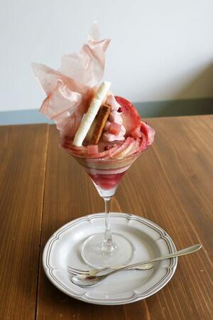 ever.doichi cafeの「桃のパフェ」