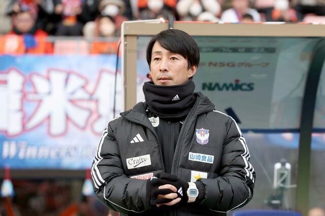ホーム開幕戦に臨む樹森大介監督=ビッグスワン