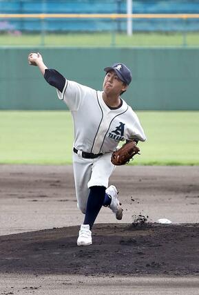 県央工－高田農　先発した高田農の櫻井柊太＝柏崎市佐藤池