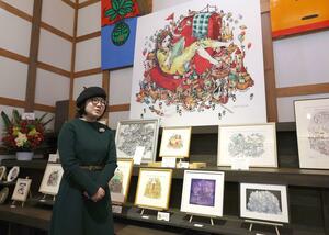 初めての個展を開いている石原花音さん＝長岡市摂田屋４