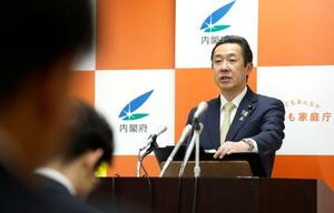 記者会見する黄川田共生社会相=10日午前、東京・永田町