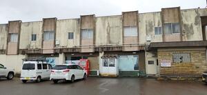 米国の古い映画に出てきそう？　二十四時間営業のドライブイン兼ホテル「公楽園」＝燕市熊森