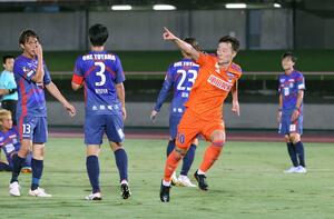 延長後半、リードを広げ喜ぶＤＦ田上大地＝富山県総合運動公園陸上競技場