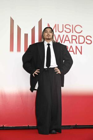 国際音楽賞「MUSIC AWARDS JAPAN」のレッドカーペットに登場した藤井風=13日午後、東京都江東区