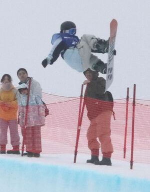 スノーボードの全日本選手権ハーフパイプ女子で優勝した冨田せな(宇佐美SC)=岐阜県郡上市