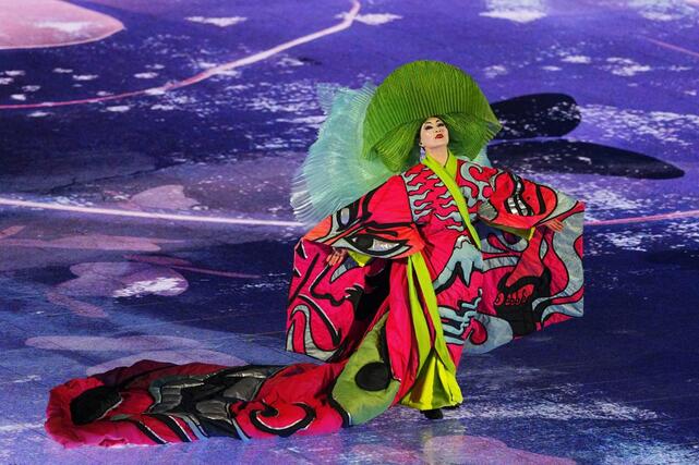 閉会式で「蝶々夫人」を演じる市川純さん＝２２日、イタリア・ベローナ（共同）