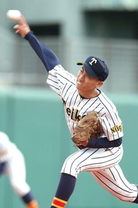帝京長岡先発の髙木柊冴＝富山市民球場