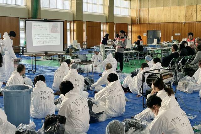 胎内市で発生した鳥インフルエンザに対する防疫措置の準備＝４日、胎内市（県提供）