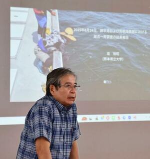 有明海で実施した調査の結果を発表する熊本県立大の堤裕昭学長=18日午後、福岡県柳川市