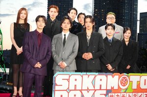 映画『SAKAMOTO DAYS』公開直前レッドカーペットイベントに登壇した（上段左から）生見愛瑠、八木勇征、渡邊圭祐、戸塚純貴、福田雄一監督（下段左から）塩野瑛久、北村匠海、目黒蓮、高橋文哉、横田真悠（C）ORICON NewS inc.