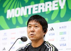 チュニジア戦を前に記者会見する森保監督=19日、モンテレイ(代表撮影・共同)