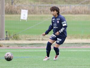 ノジマ相模原戦に向け練習に取り組むFW児野楓香=聖籠町