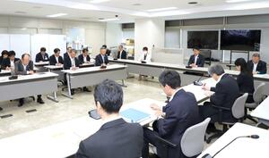 対策本部の廃止などを決めた新潟市の災害対策本部会議=5月21日、新潟市中央区の新潟市役所